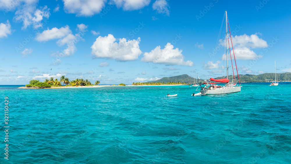 Turquoise sea and anchored yachts near Carriacou island, Grenada, Caribbean sea - obrazy, fototapety, plakaty 