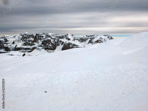 Wallpaper Mural Il cielo in montagna fra nuvole e neve Torontodigital.ca