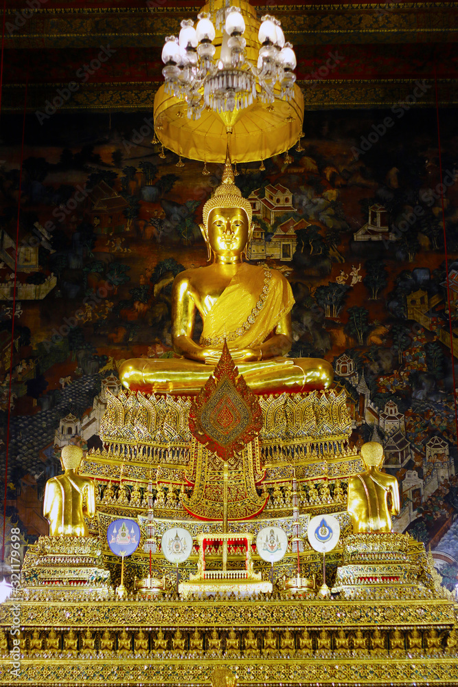 statue of buddha in buddhist temple
