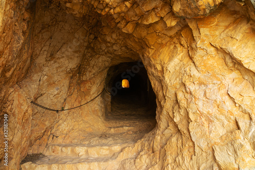 (31)_DSC07902_Pass_through_the_cliff
