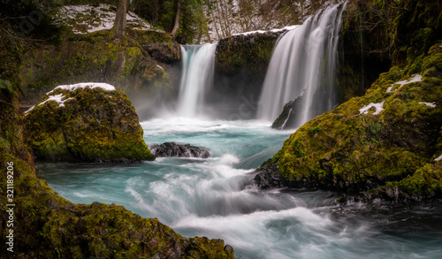 Fototapeta Naklejka Na Ścianę i Meble -  Washington Waterfall - Columbia River Gorge