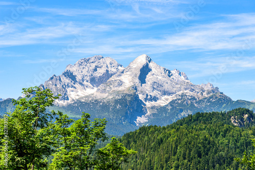 Blick in die schroffen Felsformationen des Zugspitz-Massivs mit der Alpspitze im Vordergrund © ARochau