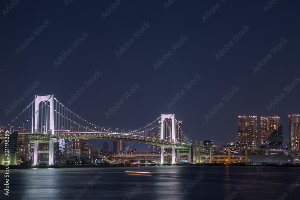 レインボーブリッジと東京湾の夜景