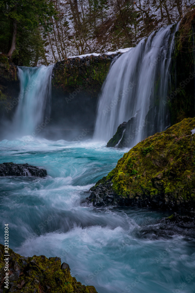 Fototapeta premium Amazing Waterfall in Washington