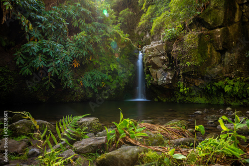 kleiner Wasserfall auf den Azoren