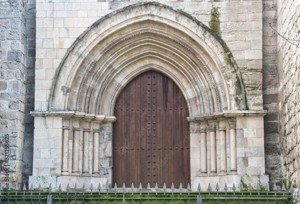 Puerta colegiata Catedral de Valladolid