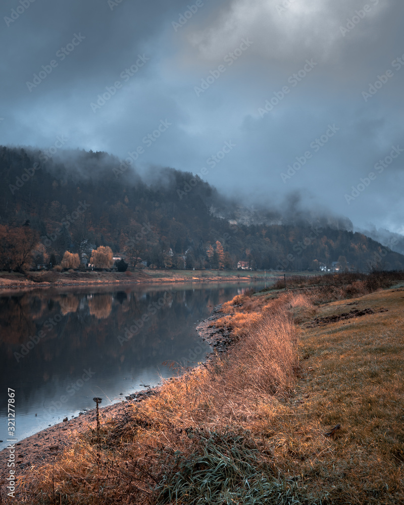 Fototapeta premium Nebel in Rathen Sächsische Schweiz