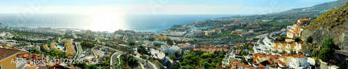 Playa de las Am  ricas Touristenort mit K  ste. Blick von oben  Insel Teneriffa  Kanaren  Spanien  Europa   Panorama