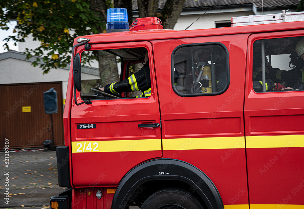 Feuerwehrauto im Einsatz Feuerwehrauto im Einsatz