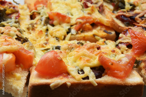 Toast with cheese and tomatoes