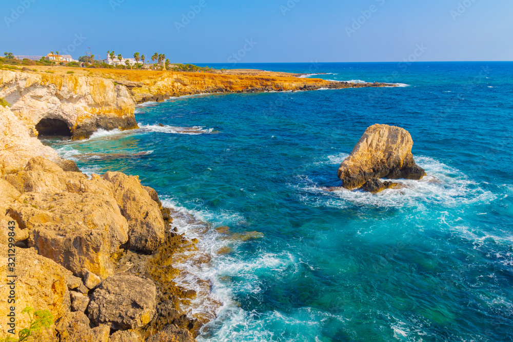 Obraz premium View to sea cave and stone cliffs near