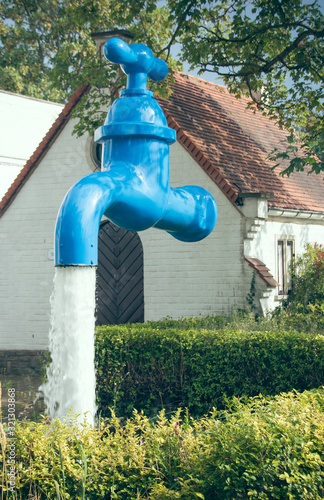 robinet d'eau géant 