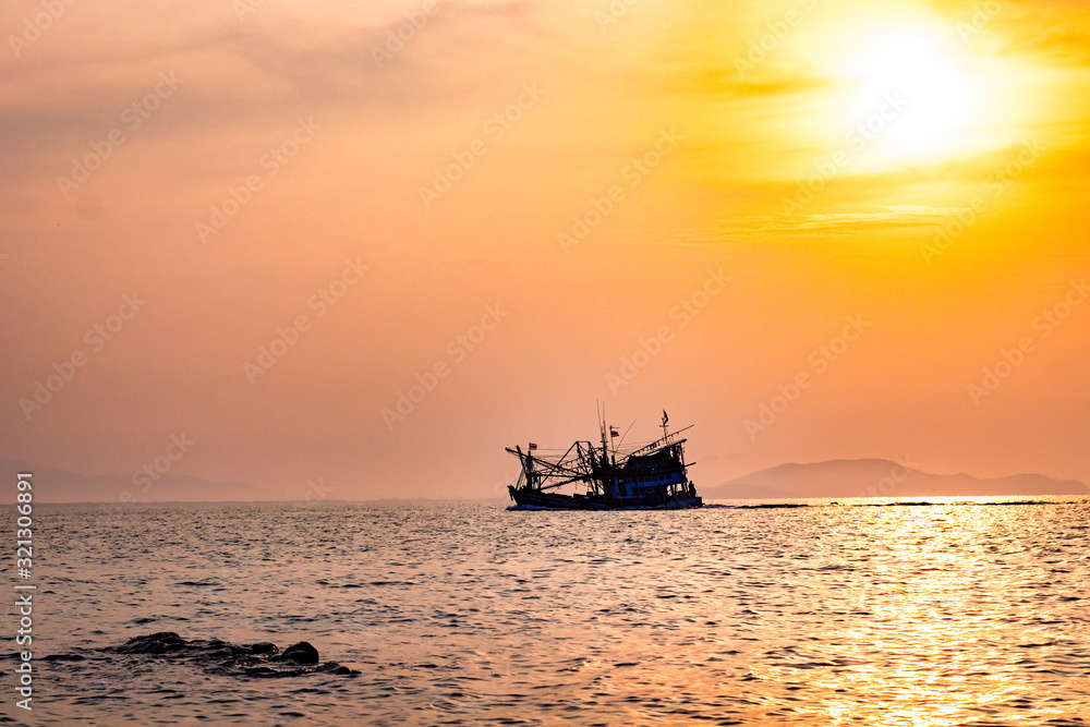 Sky image with sea and sunset light background image