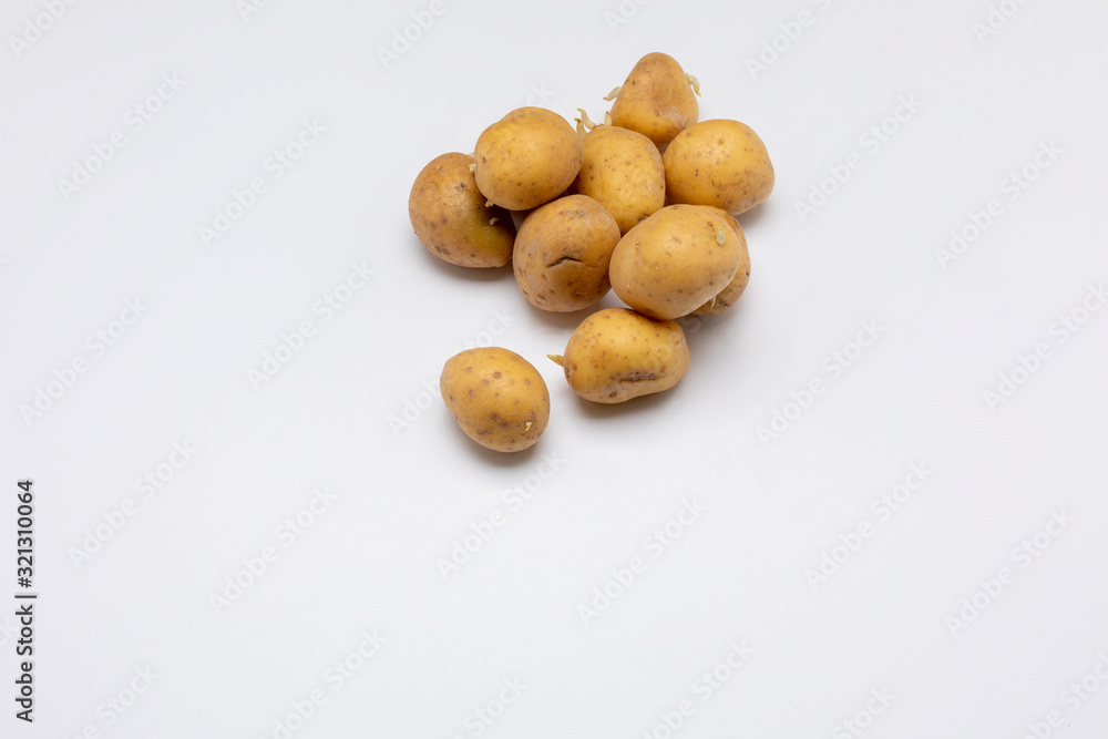 Frische Kartoffeln mit schale zum Kochen Frische Kartoffeln mit schale zum Kochen