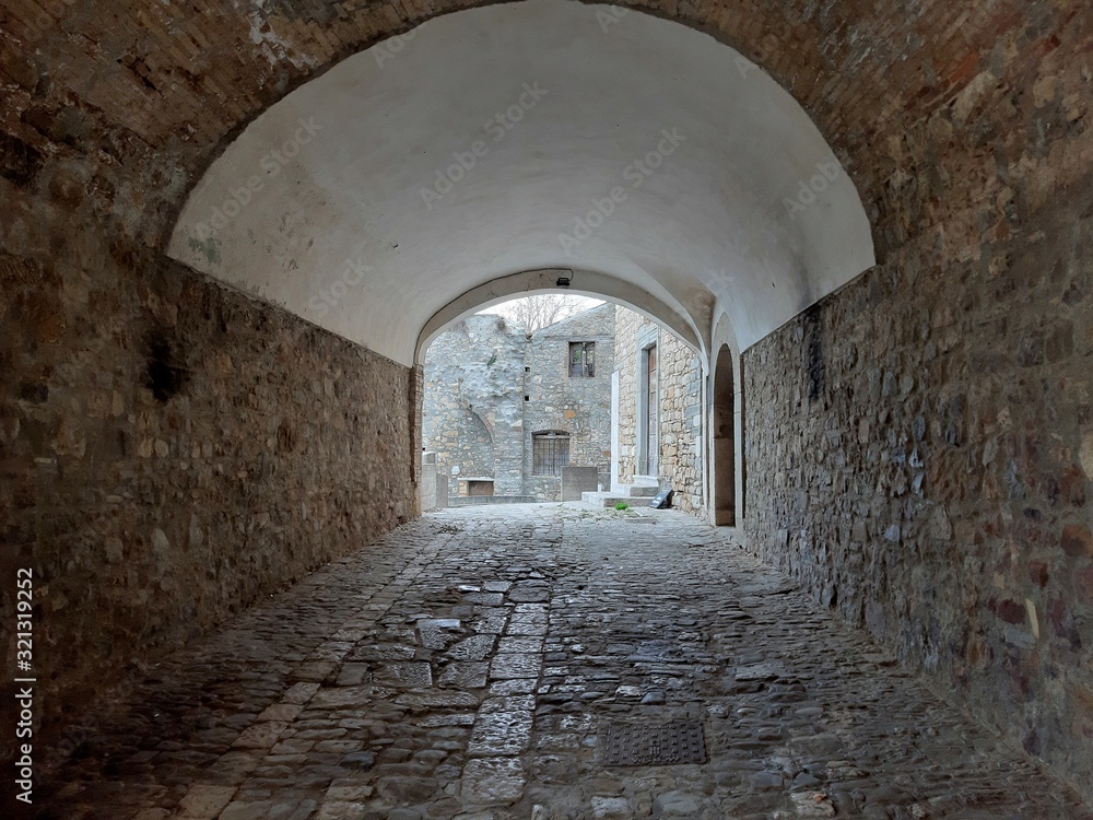 Fototapeta premium Paduli - Vicolo verso la Chiesa di San Nicola
