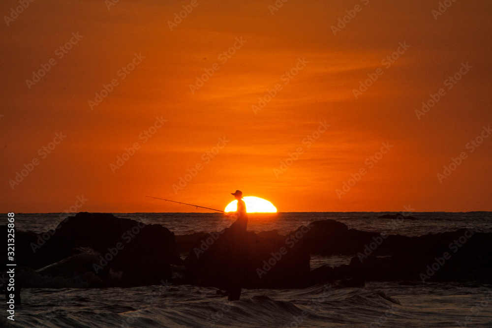 Obraz premium Fishermen sunset Jaco Beach