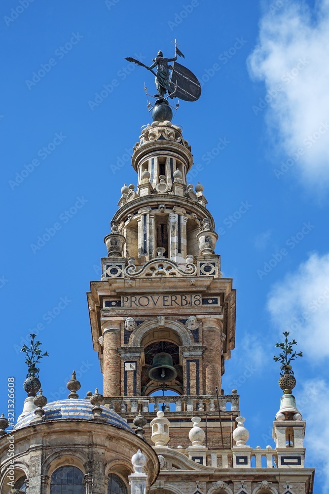 Fototapeta premium View of Giralda bellfry from the Seville cathedral roof
