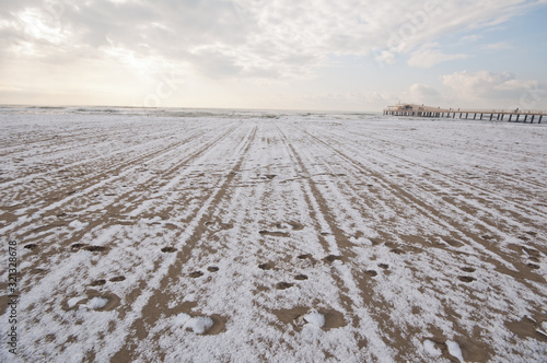 After five years snow come back in the coastline of tuscnay  leaving a strange effect of contrast between the sea and the snow covering the sand.