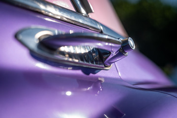 Fototapete Lavendelfarbene Motive Oldtimer in den Strassen Havannas  © New Media Systems