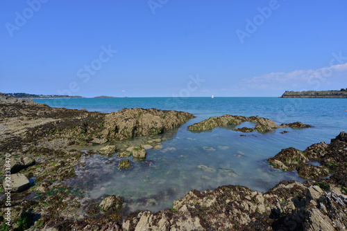 Wallpaper Mural Les eaux turquoises dans la baie de Cancale (35260), département d'Île-et-Vilaine en région Bretagne, France Torontodigital.ca