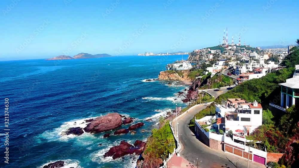 camino por la playa de mazatlan