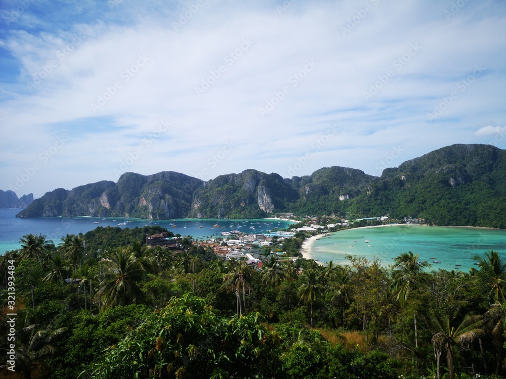 Fototapeta premium Ko Phi Phi Strände und Sehenswürdigkeiten