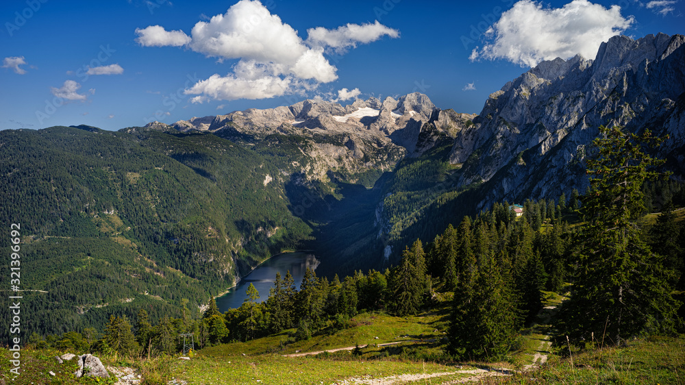Fototapeta premium Dachsteingebirge mit Gosausee