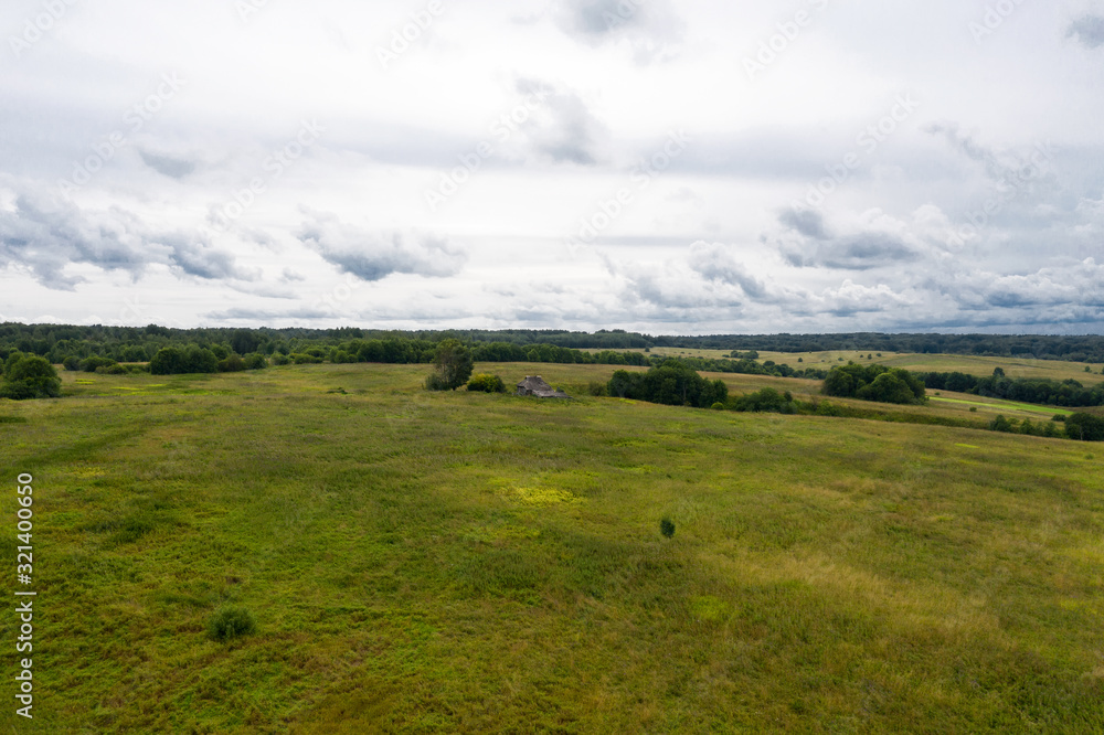 Obraz premium Top view of a country house on a hilltop