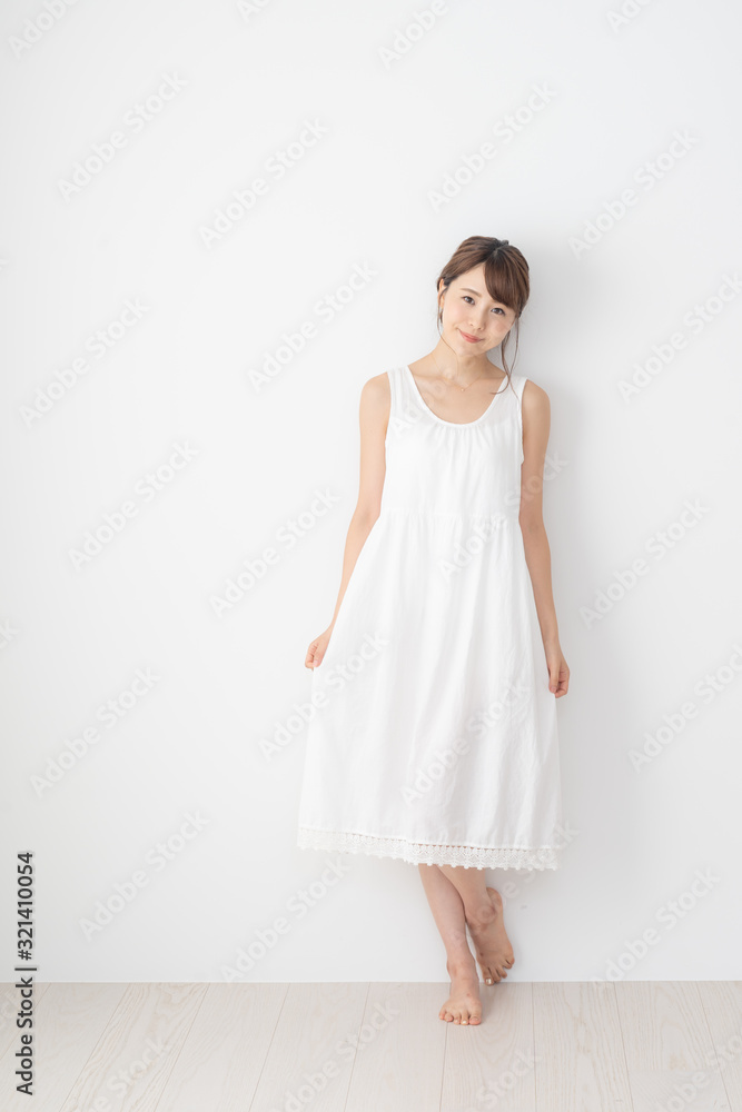 女性 白ワンピース 女性 白ワンピース