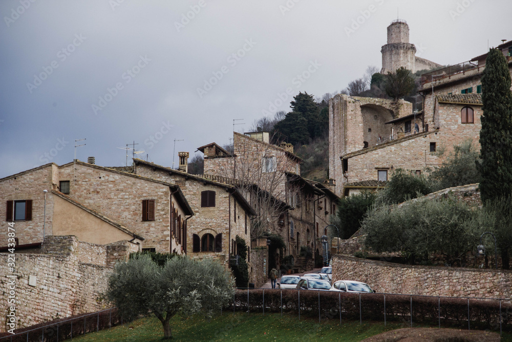 Assis, Tuscany, Italy: Medieval village street 