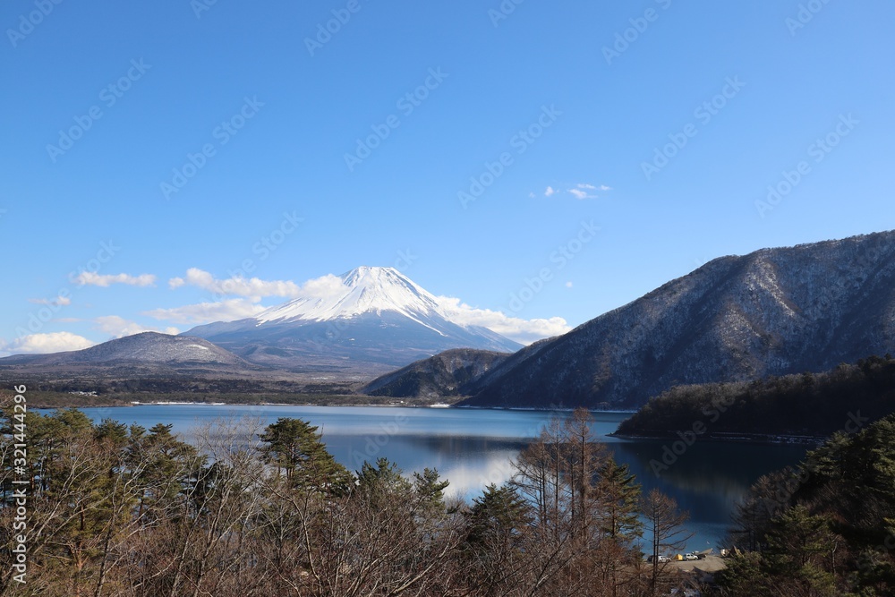 本栖湖からの富士山