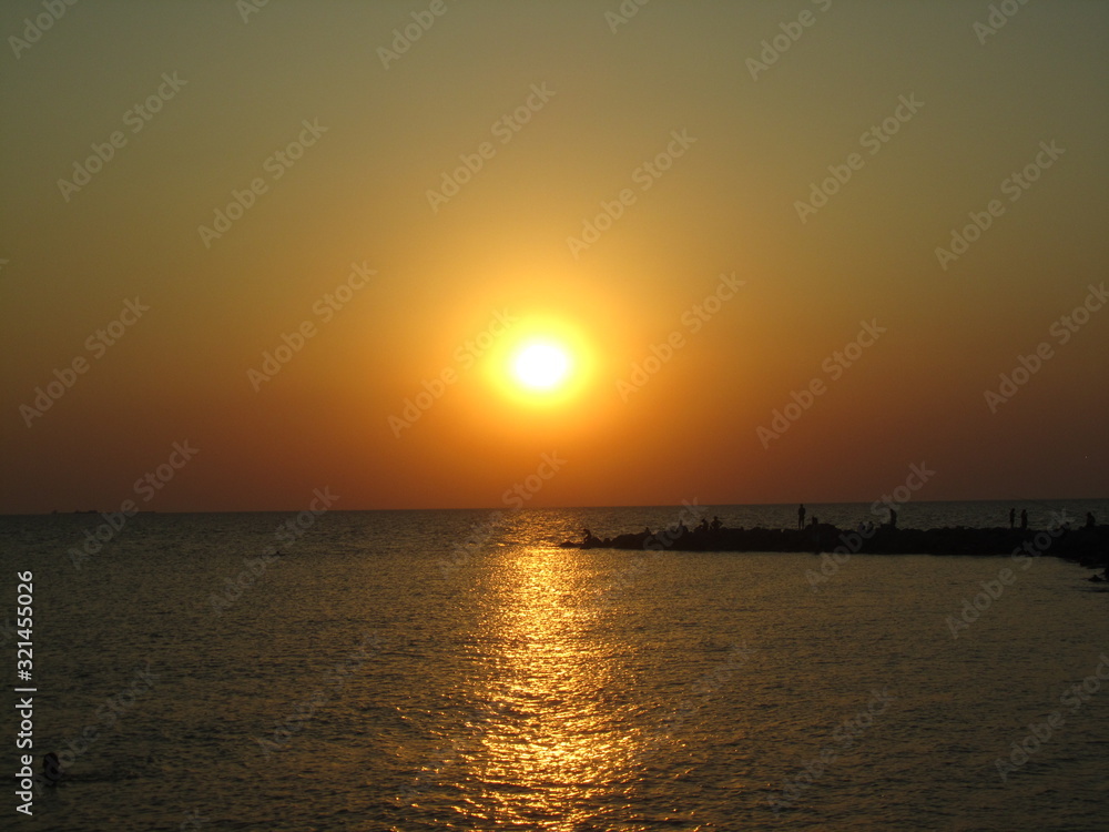 Fototapeta premium Sunset over the sea