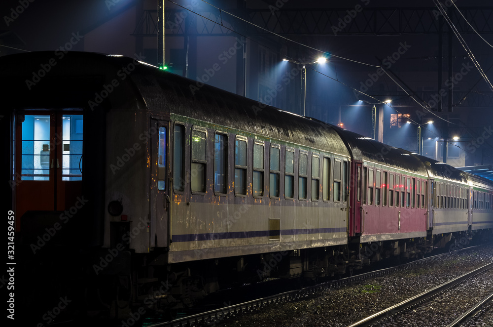 Obraz premium RAILWAY - Railroad cars at station in the rain
