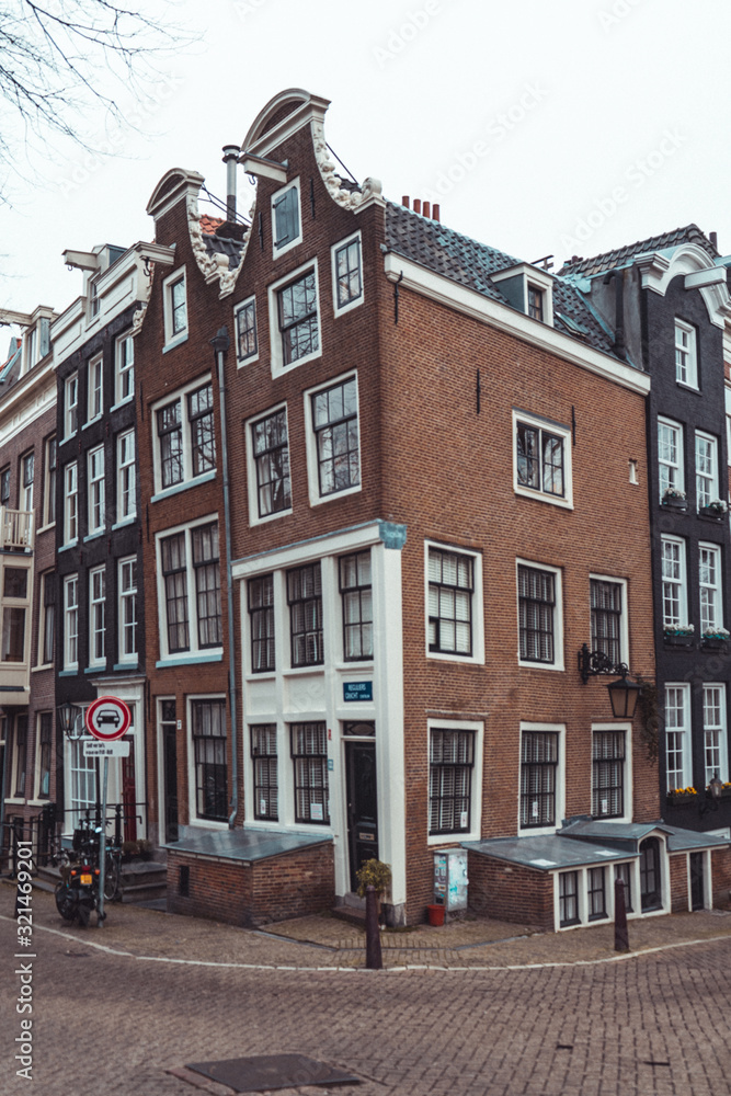 Fototapeta premium leaning house in amsterdam