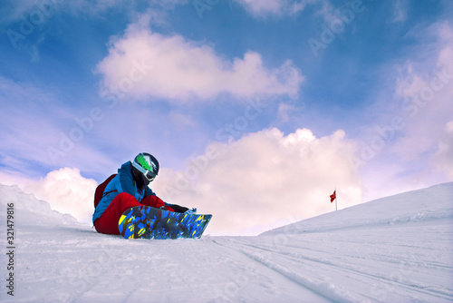 Snowboarding in the mountains on the snowboard. Sarikamis Turkey. O photo