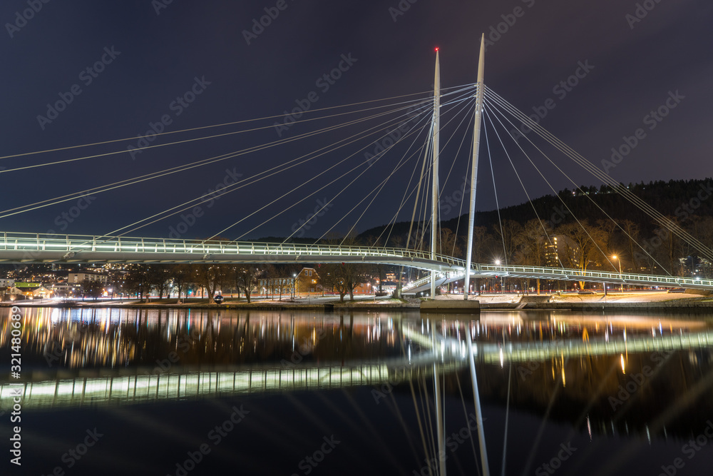Most dla pieszych na rzece Drammenselva w Drammen Most dla pieszych na rzece Drammenselva w Drammen