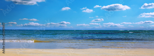 Fototapeta Naklejka Na Ścianę i Meble -  Caribbean sea and blue sky with clouds. Travel background.