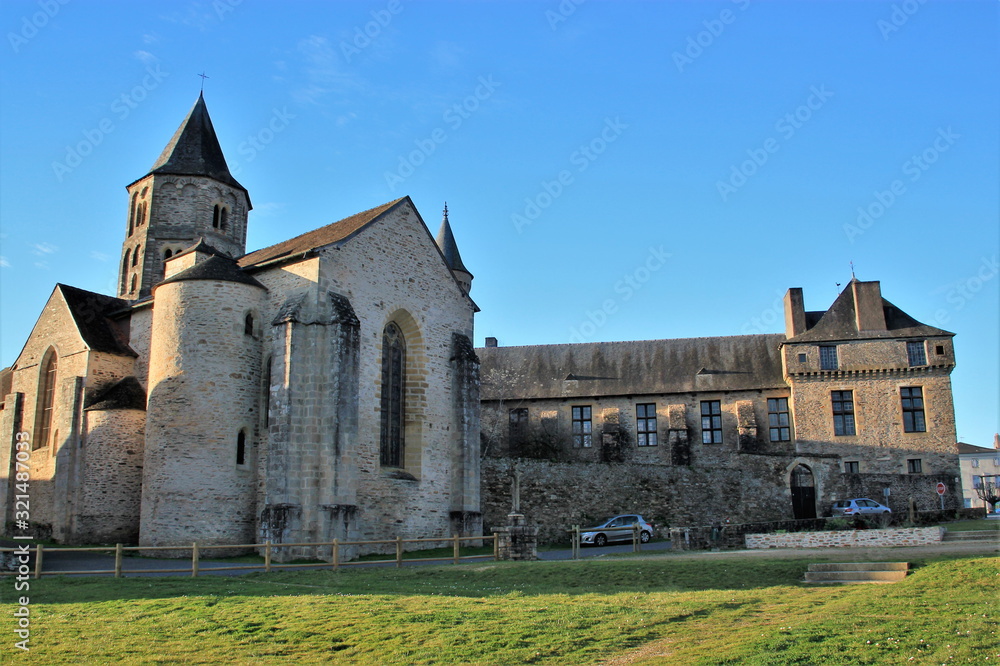 Église Saint-Pierre-ès-Liens de Jumilhac-le-Grand (Dordeogne)