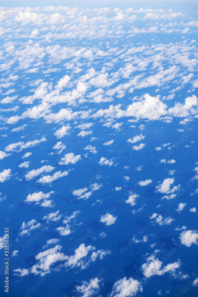 Obraz premium landscape, Sky and clouds beautiful The view out of an airplane in the morning thailand appropriate the background , idea copy space