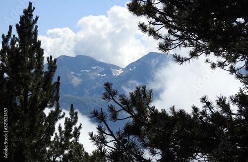 Vue sur les montagnes de la chaîne de Belledonne.