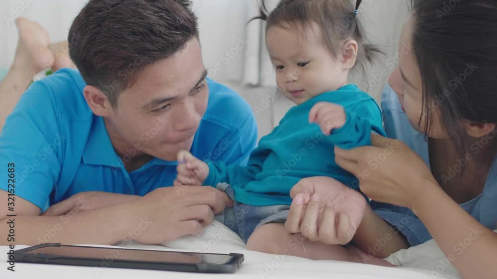 Asian parents are using a tablet computer. To be useful In teaching his daughter. By using technology to benefit Carefully at home. Asian parents are using a tablet computer. To be useful In teaching his daughter. By using technology to benefit Carefully at home.