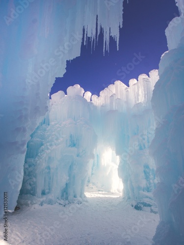 Canvastavla ice castles with passageways
