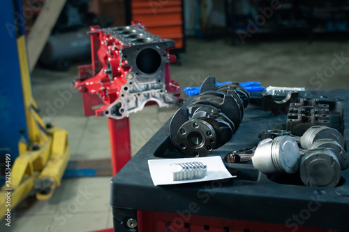 Obraz na plátne car cylinder block and crankshaft in workshop