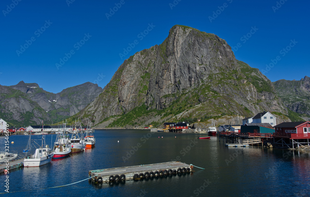 Kleines Dorf in Norwegen 
