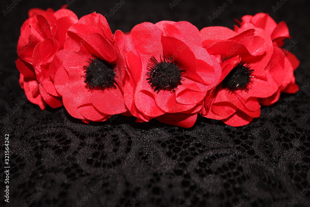 Bezel of red poppies on a black background. Red poppies from the fabric. Hairpin red. Hairpin with poppies. Bezel of red poppies on a black background. Red poppies from the fabric. Hairpin red. Hairpin with poppies.