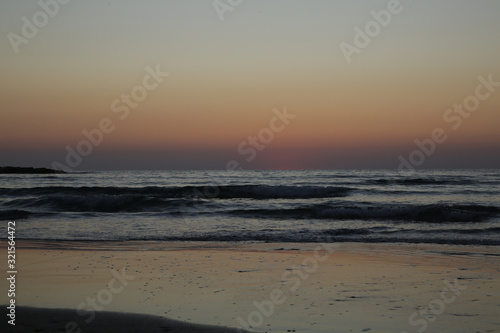 Fototapeta Naklejka Na Ścianę i Meble -  beautiful sunset or sunrise on the beach. Sea background