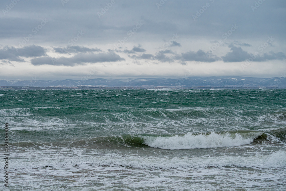 Fototapeta premium Winter sea landscape. Cold winter day on the beach. 