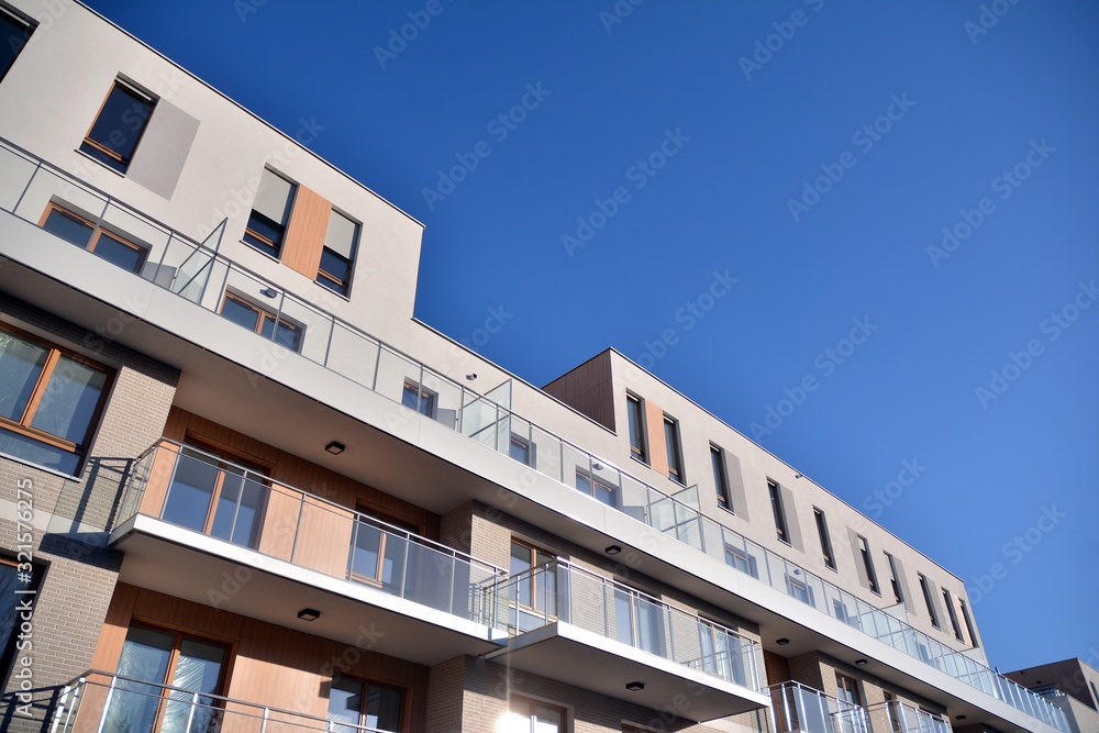 Obraz premium Multistory new modern apartment building with architectural details of modern architecture. 