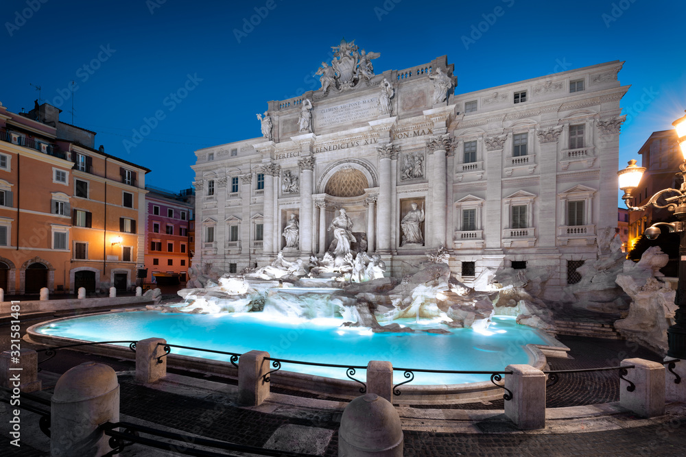 Trevi fountain in Roma, Italy