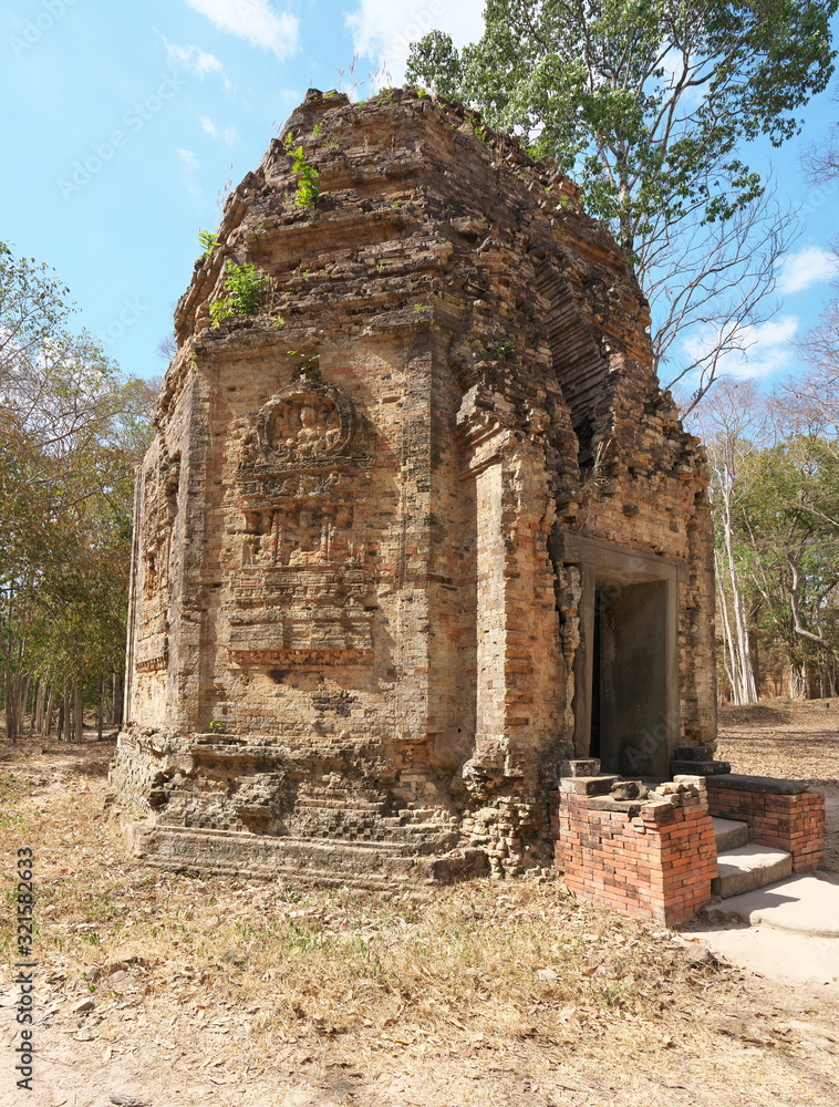  Kampong Thom, Cambodia-January 25, 2020: Flying palace relief on the wall of Sambor Prei Kuk or Prasat Sambor N7 in Kampong Thom, Cambodia